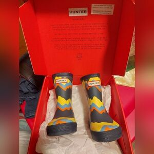 Hunter toddler boots size 6